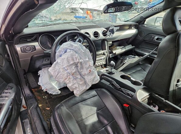 1FATP8UH2J5124093 2018 FORD MUSTANG Серебряный Вид панели приборов