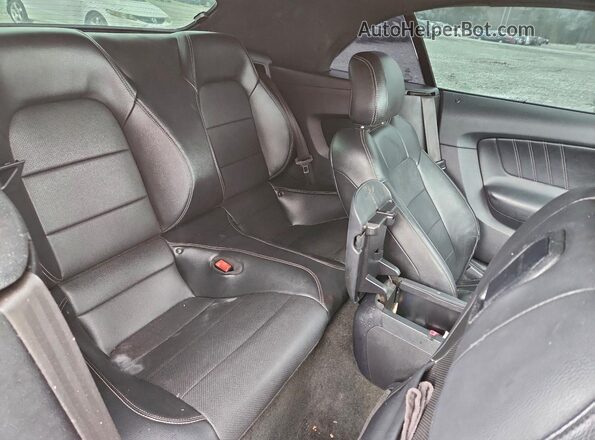 1FATP8UH2J5124093 2018 FORD MUSTANG Серебряный Вид задних сидений