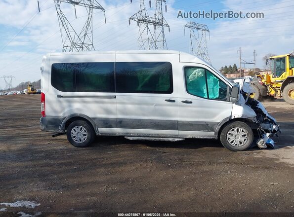1FBAX2C80MKA31826 2021 FORD PASSENGER White Widok wnętrza z tyłu