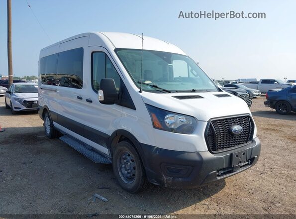 1FBAX2C82NKA32378 2022 FORD PASSENGER Белый Передняя правая четверть