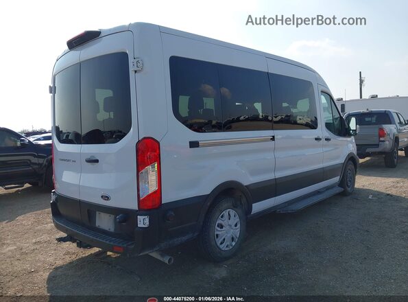 1FBAX2C82NKA32378 2022 FORD PASSENGER Белый Задняя правая четверть