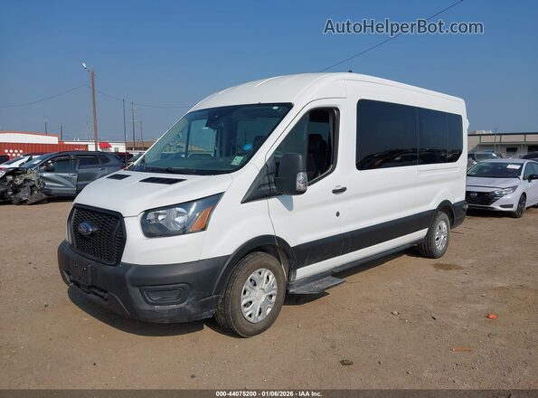 1FBAX2C82NKA32378 2022 FORD PASSENGER Белый Передняя левая четверть