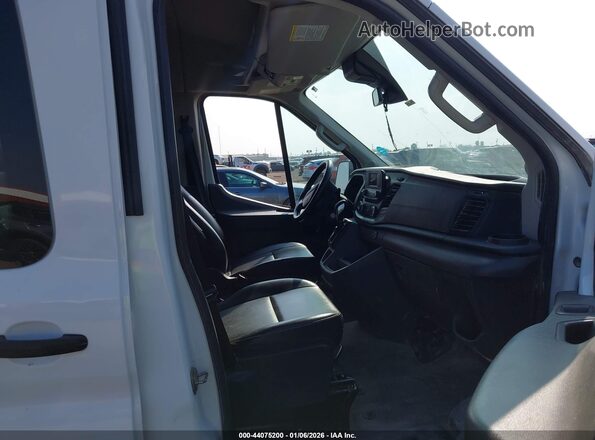 1FBAX2C82NKA32378 2022 FORD PASSENGER Белый Вид салона спереди