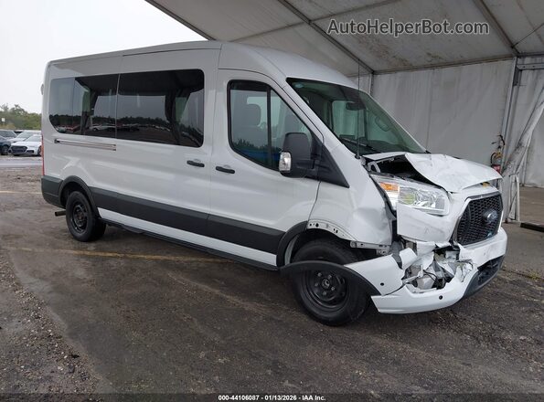 1FBAX2C84PKB37135 2023 FORD PASSENGER White Delantero derecho