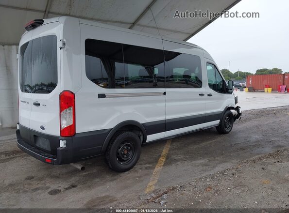 1FBAX2C84PKB37135 2023 FORD PASSENGER White Trasero derecho