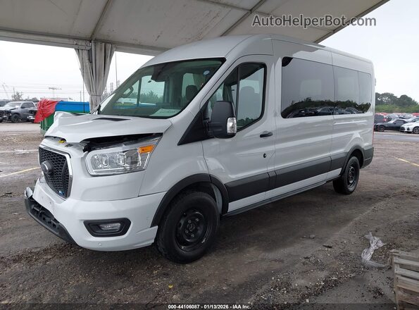 1FBAX2C84PKB37135 2023 FORD PASSENGER White Vista tres cuartos delantera izquierda
