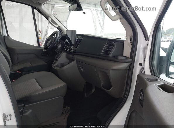 1FBAX2C84PKB37135 2023 FORD PASSENGER White Vista interior delantera