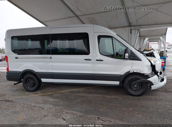 1FBAX2C84PKB37135 2023 FORD PASSENGER White Vista interior trasera