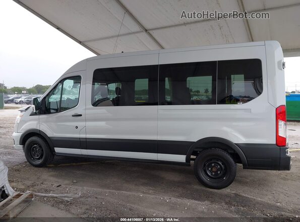 1FBAX2C84PKB37135 2023 FORD PASSENGER White Vista interior de 360 grados