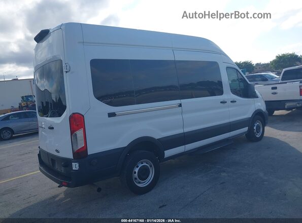 1FBAX2X8XLKB23891 2020 FORD PASSENGER Белый Задняя правая четверть