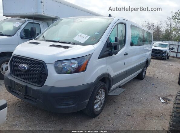 1FBAX2Y81RKB45396 2024 FORD PASSENGER White Vista tres cuartos delantera izquierda