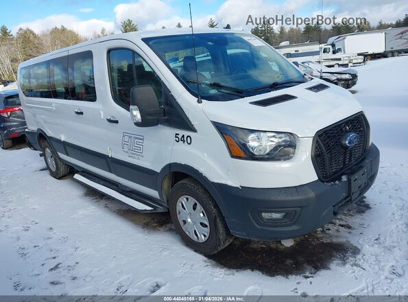 1FBAX2Y83NKA59159 2022 FORD PASSENGER White Delantero derecho