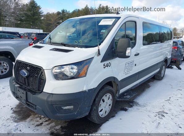 1FBAX2Y83NKA59159 2022 FORD PASSENGER White Vista tres cuartos delantera izquierda