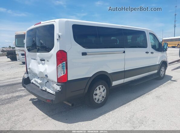 1FBAX2Y84NKA04462 2022 FORD PASSENGER Белый Задняя правая четверть