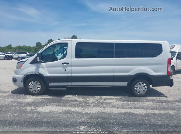 1FBAX2Y84NKA04462 2022 FORD PASSENGER Белый Панорамный вид салона 360°