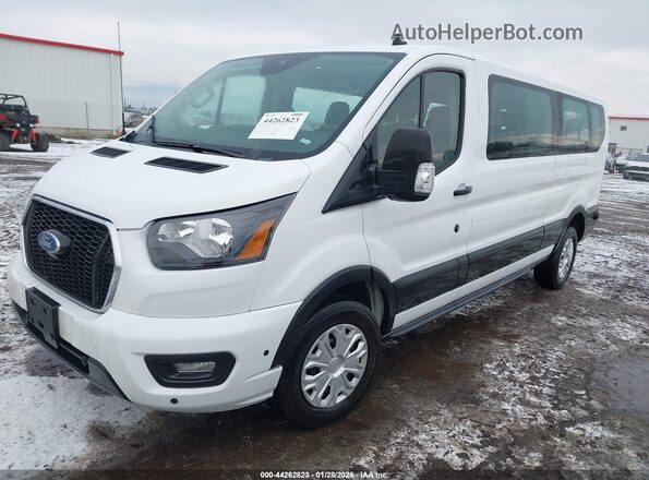 1FBAX2Y85RKA74025 2024 FORD PASSENGER Белый Передняя левая четверть