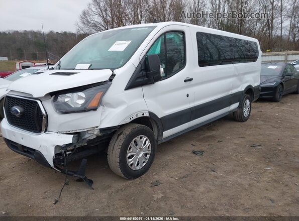 1FBAX2YG8RKA28387 2024 FORD PASSENGER Белый Передняя левая четверть