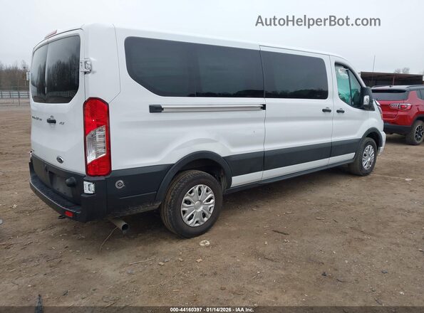 1FBAX2YG8RKA28387 2024 FORD PASSENGER Белый Задняя правая четверть