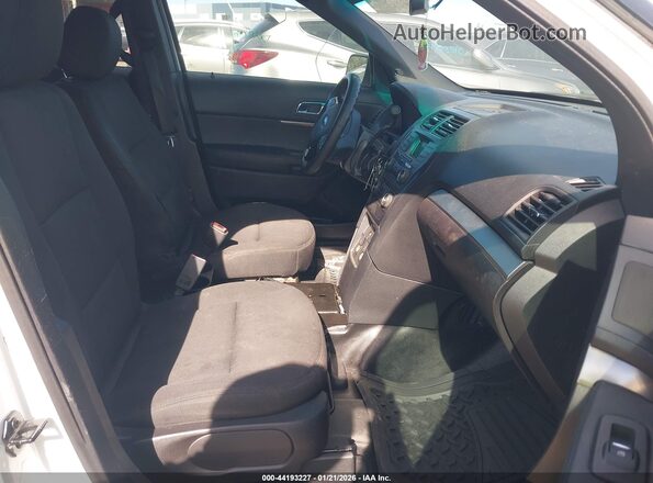 1FM5K8AR0GGA46856 2016 FORD UTILITY POLICE INTERCEPTOR Белый Вид салона спереди