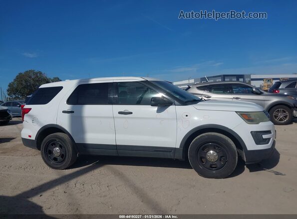 1FM5K8AR0GGA46856 2016 FORD UTILITY POLICE INTERCEPTOR Белый Вид задней части салона