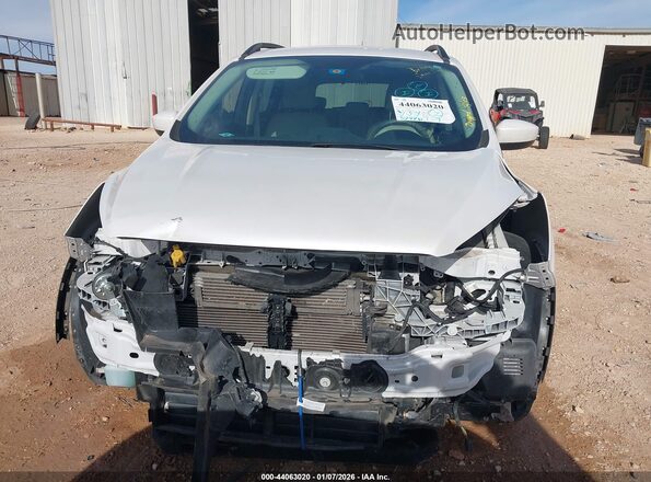1FMCU0GD1HUB42688 2017 FORD ESCAPE Белый Вид задней части салона