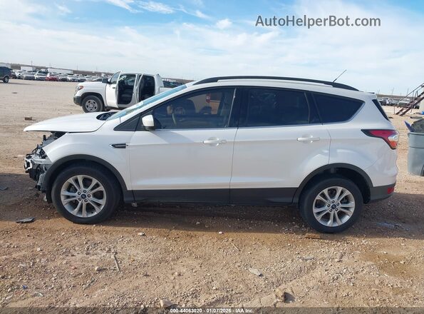 1FMCU0GD1HUB42688 2017 FORD ESCAPE Белый 