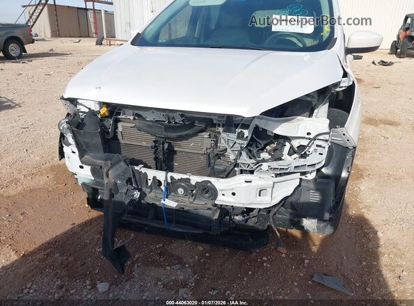 1FMCU0GD1HUB42688 2017 FORD ESCAPE Белый Вид спереди