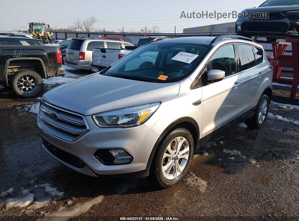 1FMCU0GD4JUA82685 2018 FORD ESCAPE Серебряный Передняя левая четверть