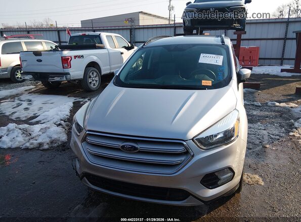 1FMCU0GD4JUA82685 2018 FORD ESCAPE Серебряный Вид щитка приборов