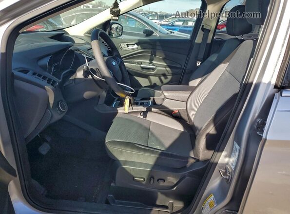 1FMCU0GD6HUE95007 2017 FORD ESCAPE Серебряный Вид салона спереди