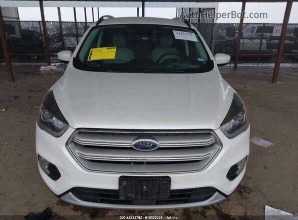 1FMCU0HDXKUB34580 2019 FORD ESCAPE Белый Вид щитка приборов