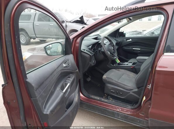 1FMCU9GD0JUC75467 2018 FORD ESCAPE Бордовый Вид салона спереди