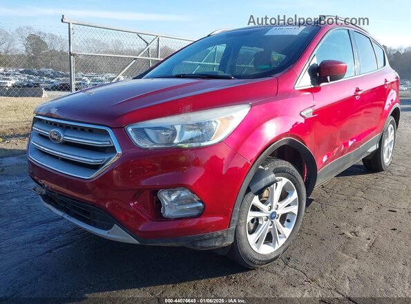 1FMCU9GD2JUB95152 2018 FORD ESCAPE Красный Вид спереди