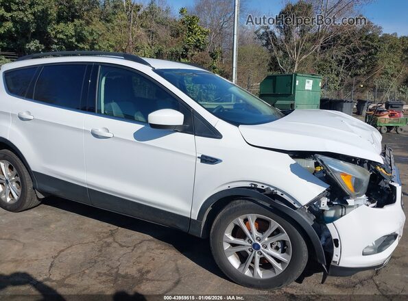 1FMCU9GD3JUA98705 2018 FORD ESCAPE Белый Вид задней части салона