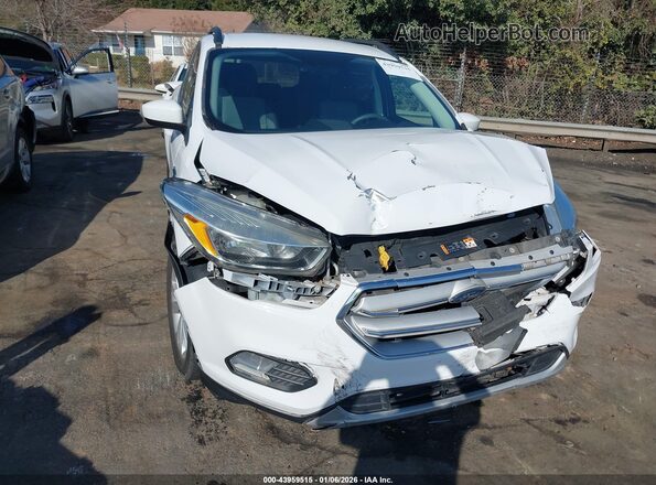 1FMCU9GD3JUA98705 2018 FORD ESCAPE Белый Вид спереди