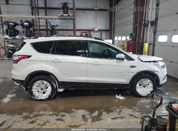 1FMCU9GD7JUB63975 2018 FORD ESCAPE Белый Вид задней части салона