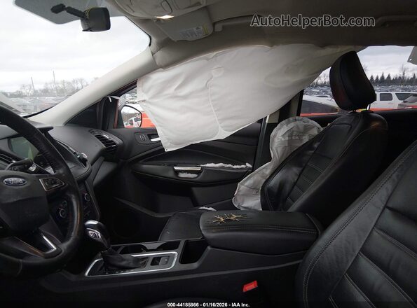 1FMCU9HD2JUC66381 2018 FORD ESCAPE Темно-бордовый Вид салона спереди