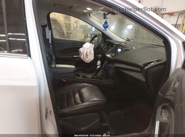 1FMCU9HD7JUD12903 2018 FORD ESCAPE Белый Вид салона спереди