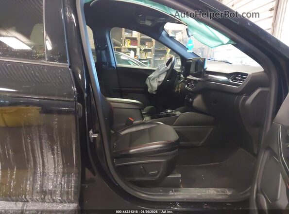 1FMCU9NA3PUB45586 2023 FORD ESCAPE Черный Вид салона спереди