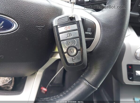 1FMSK7DH7PGB30575 2023 FORD FORD EXPLORER White Vista del salpicadero