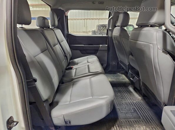 1FT7W2AA1REE82753 2024 FORD F250 Two Tone Widok tylnych siedzeń