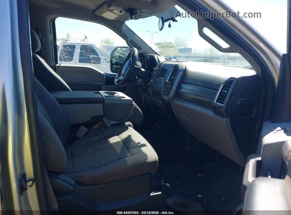 1FT7W2B63HEF02655 2017 FORD F-250 Серебряный Вид салона спереди