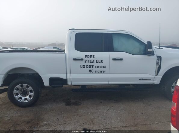 1FT7W2BT0PEC13530 2023 FORD F-250 White Widok wnętrza z tyłu