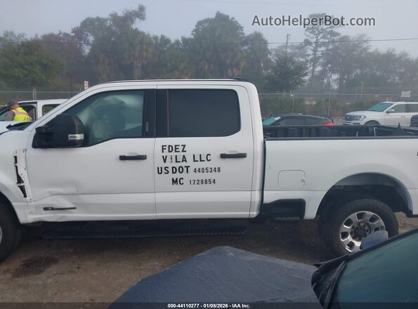 1FT7W2BT0PEC13530 2023 FORD F-250 White Widok wnętrza 360 stopni
