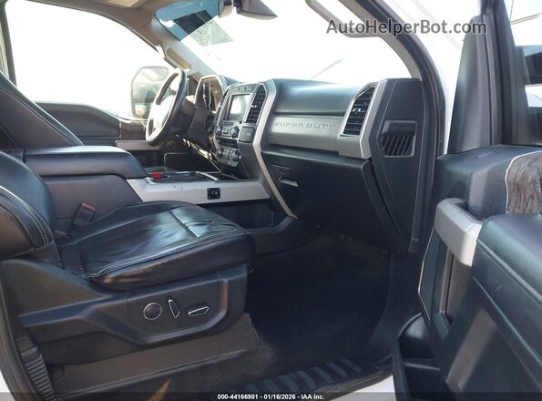 1FT7W2BT1JEB17977 2018 FORD F-250 Белый Вид салона спереди