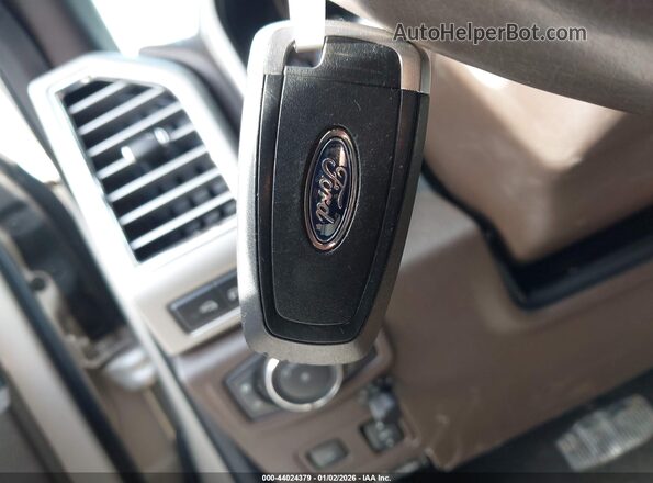 1FT7W2BT7HEE17517 2017 FORD F-250 Золотой Вид панели приборов