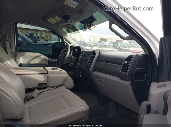 1FT7W2BT7JED03085 2018 FORD F-250 Белый Вид салона спереди