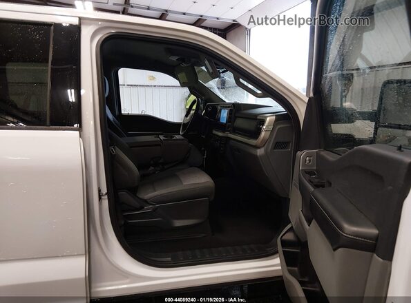 1FT7W2BT8REE11002 2024 FORD F-250 Белый Вид салона спереди