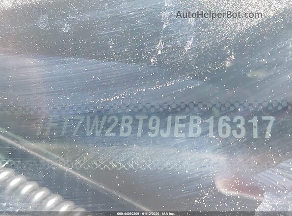 1FT7W2BT9JEB16317 2018 FORD F-250 Бежевый Вид подкапотного пространства