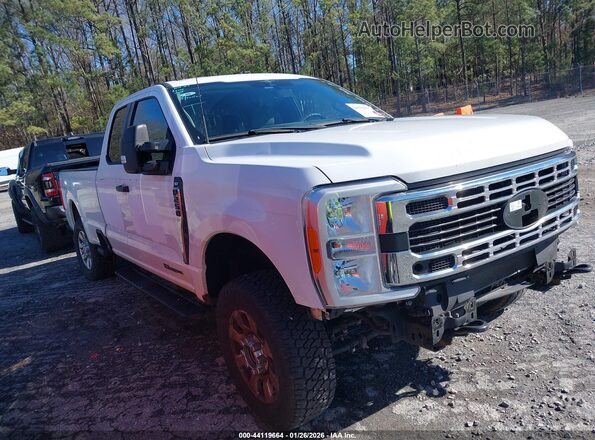 1FT7X2BT6PEC29163 2023 FORD F-250 Белый Передняя правая четверть